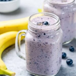 Smoothie de arándanos y plátano