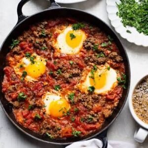 Plato de shakshuka
