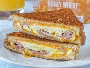 Omelet with Ham Sandwich