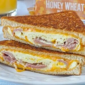 Sándwich de tortilla con jamón